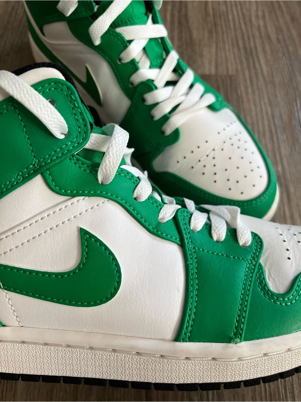 Nike Air Jordan 1 Mid Lucky Green Black White DQ8423-301 Men's 8 no box